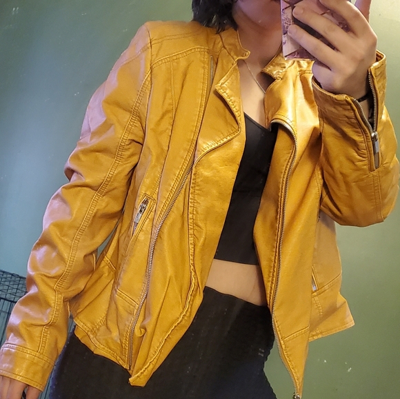 Black rivet leather jacket - Picture 4 of 7